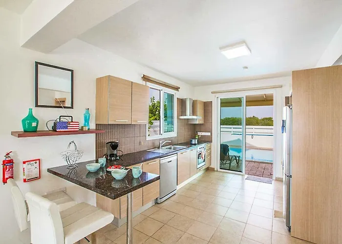 Cayenne Vila Protaras